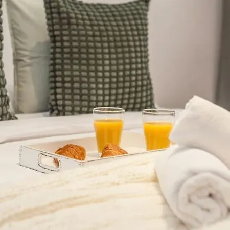 Апартаменты Charming In - Private Garden Хихон